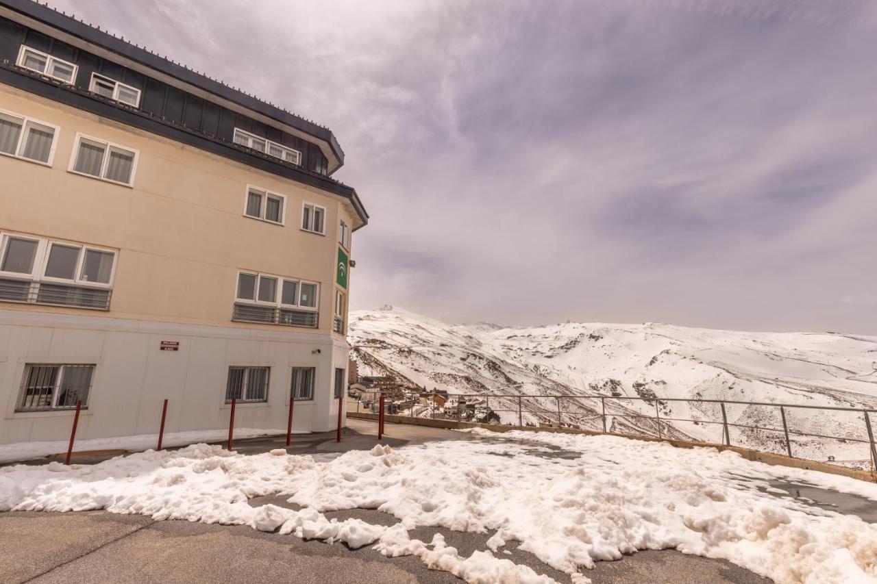 Albergue Inturjoven เซียร์ราเนบาดา ภายนอก รูปภาพ