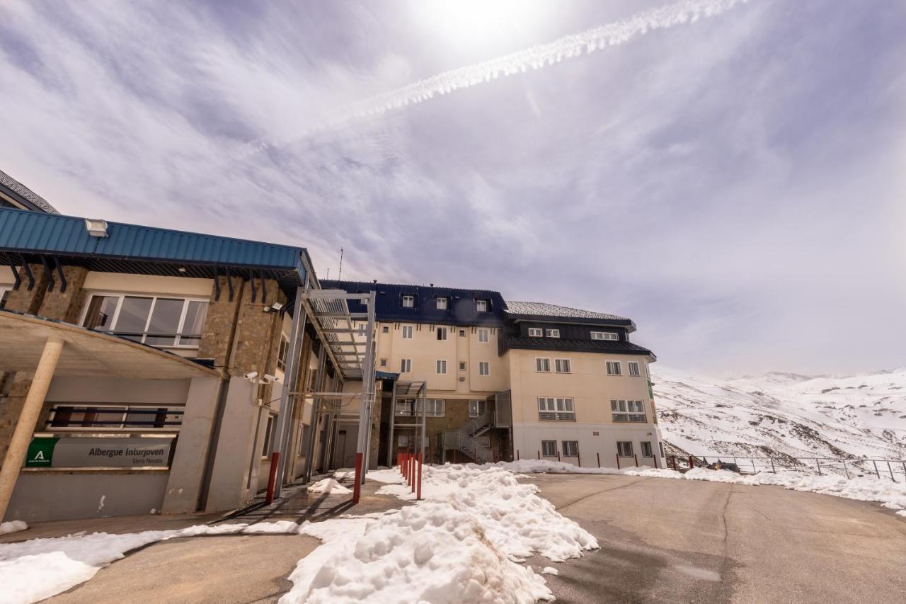 Albergue Inturjoven เซียร์ราเนบาดา ภายนอก รูปภาพ