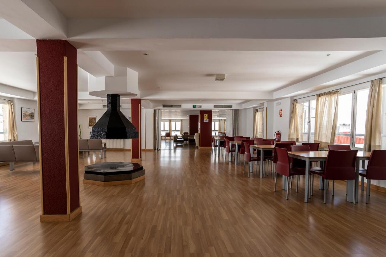 Albergue Inturjoven เซียร์ราเนบาดา ภายนอก รูปภาพ