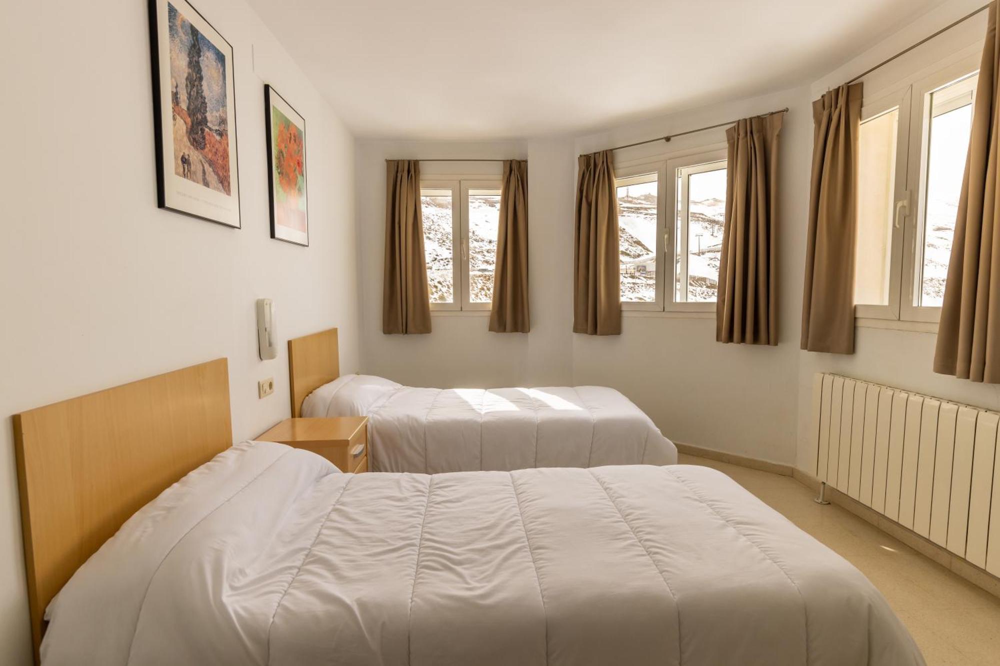 Albergue Inturjoven เซียร์ราเนบาดา ภายนอก รูปภาพ