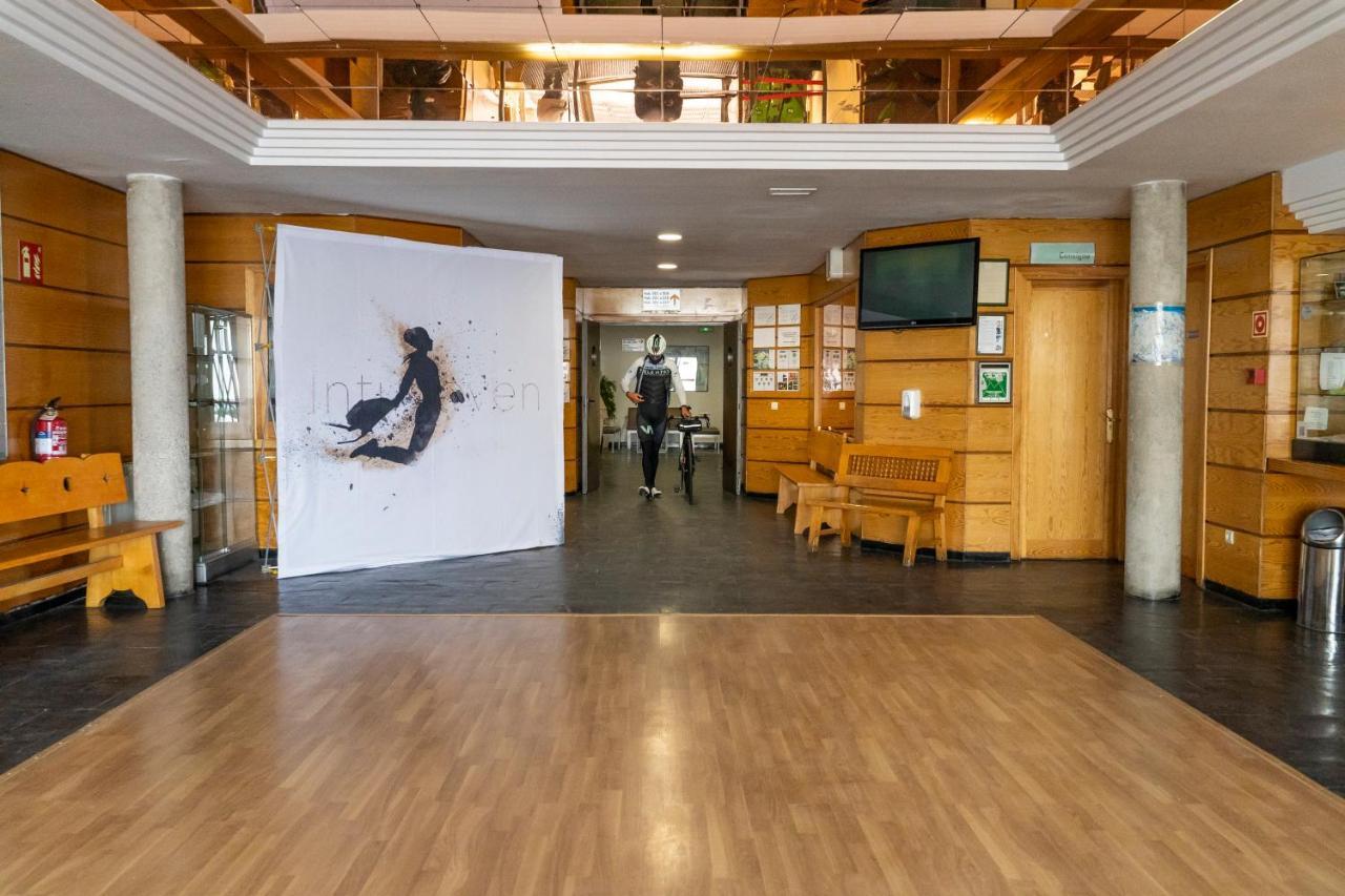 Albergue Inturjoven เซียร์ราเนบาดา ภายนอก รูปภาพ