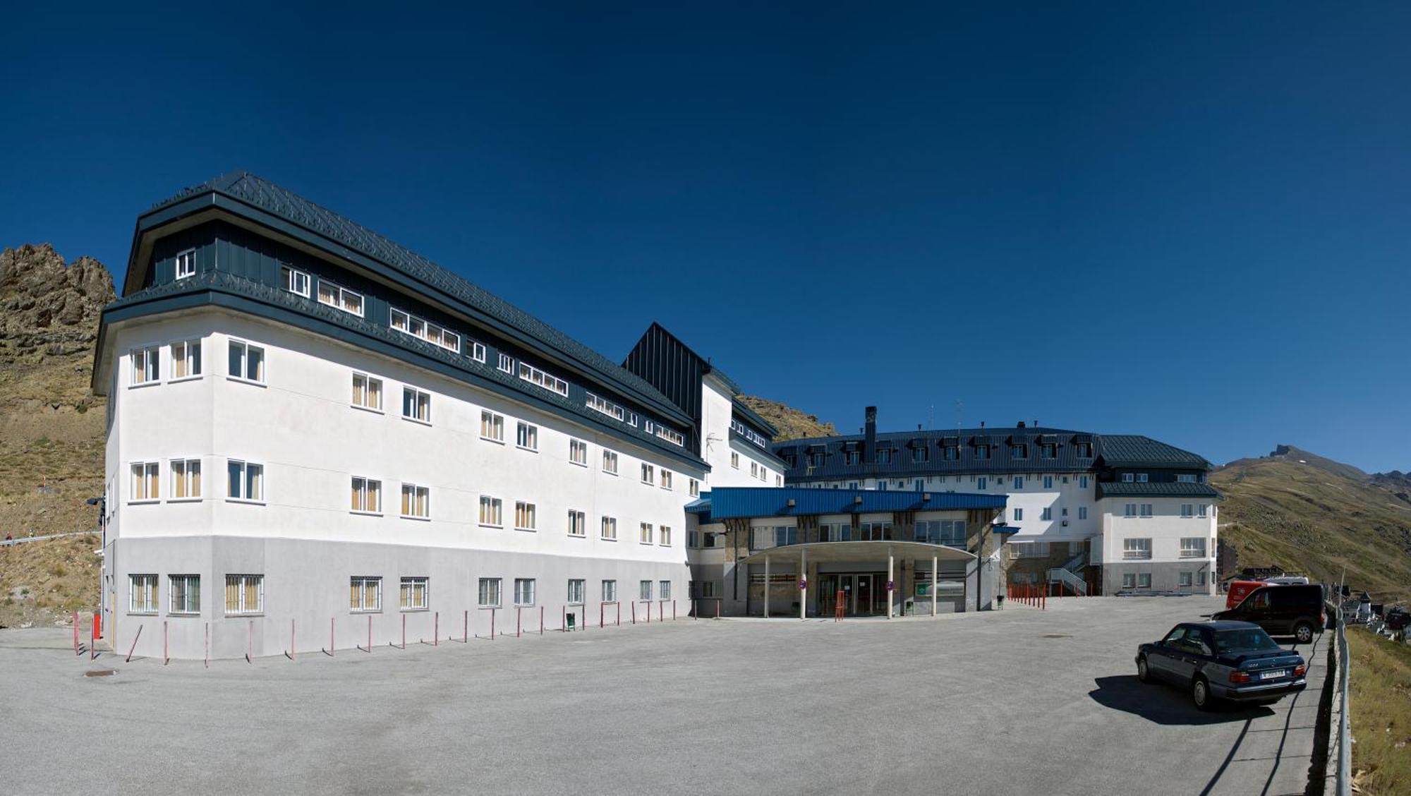 Albergue Inturjoven เซียร์ราเนบาดา ภายนอก รูปภาพ