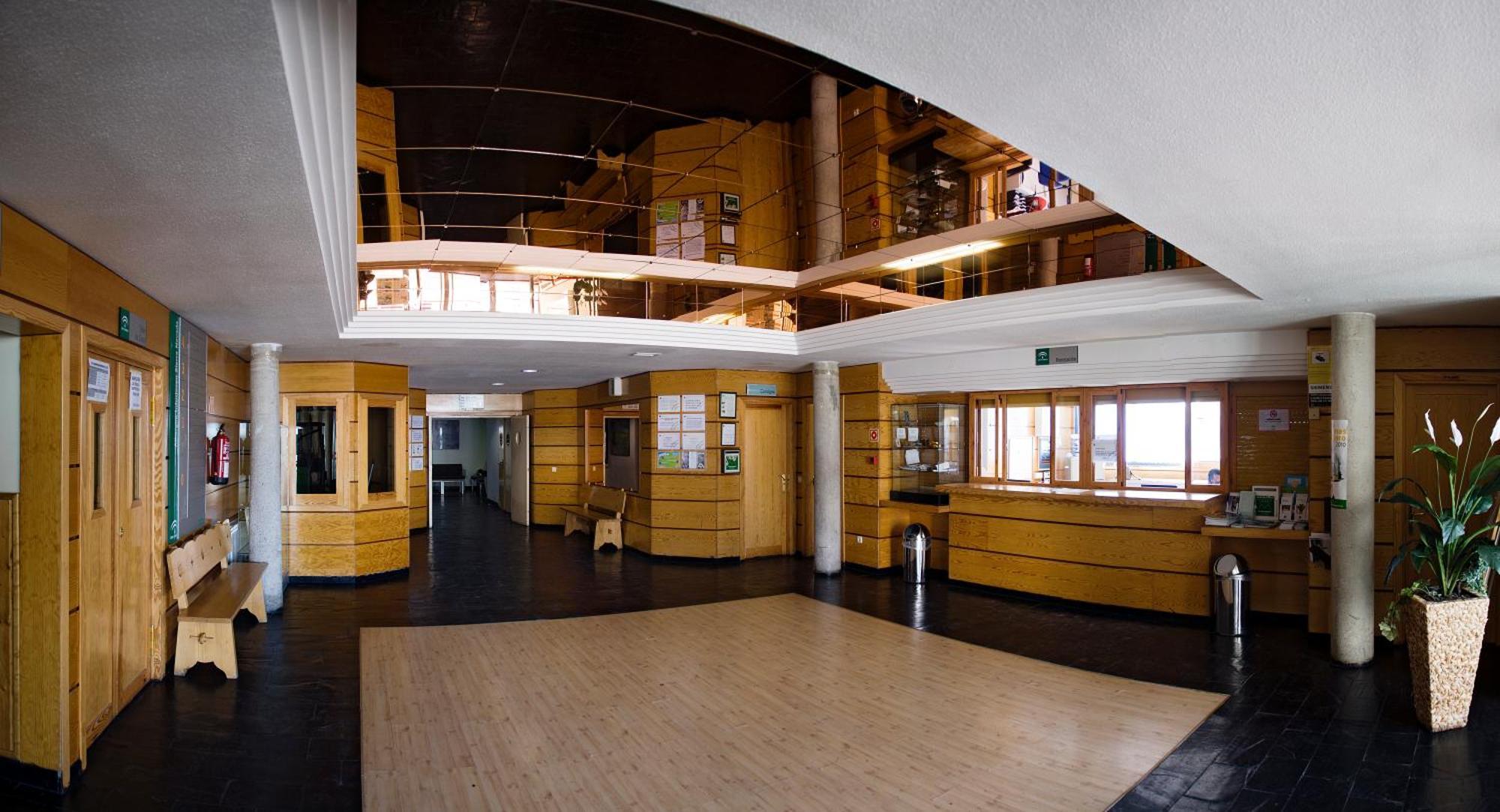 Albergue Inturjoven เซียร์ราเนบาดา ภายนอก รูปภาพ