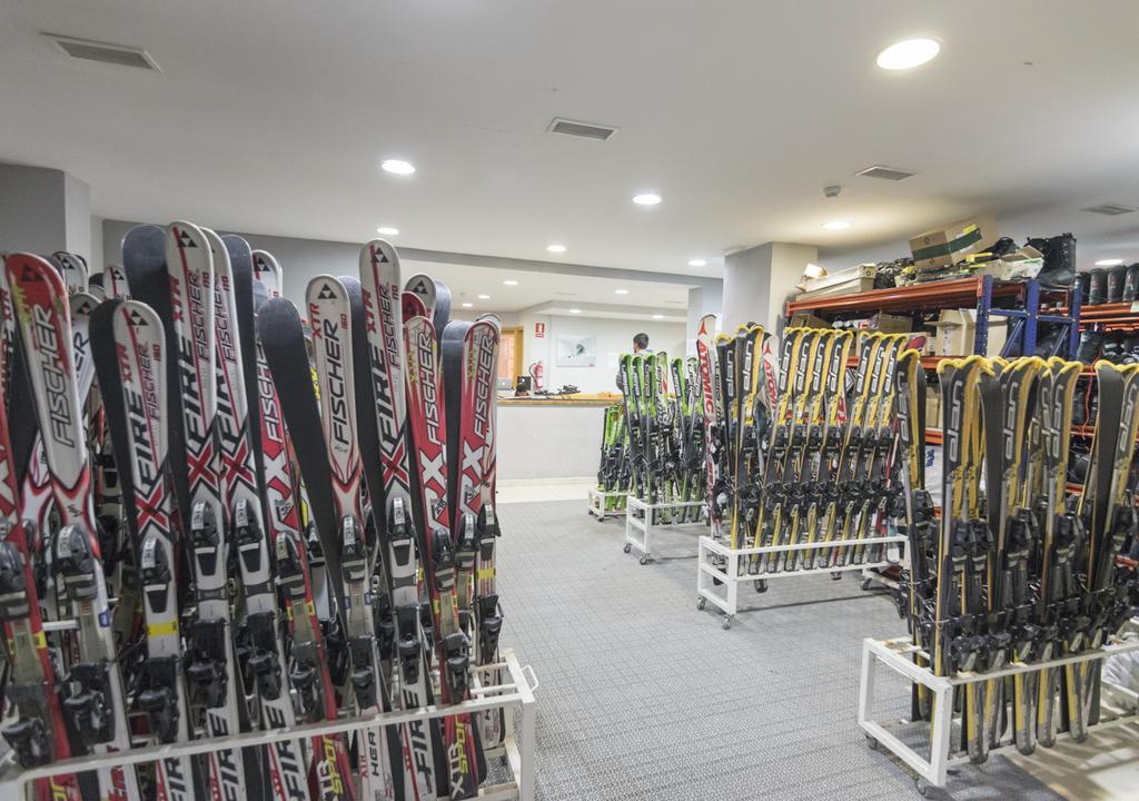 Albergue Inturjoven เซียร์ราเนบาดา ภายนอก รูปภาพ