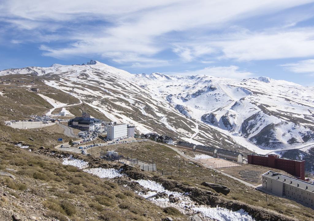 Albergue Inturjoven เซียร์ราเนบาดา ภายนอก รูปภาพ