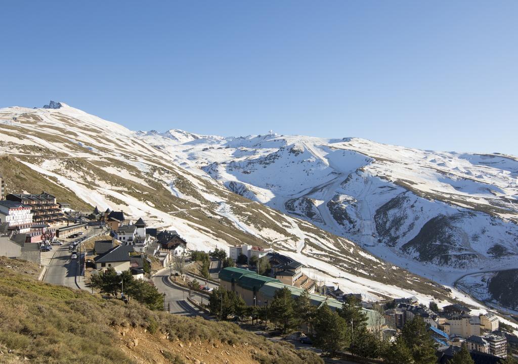 Albergue Inturjoven เซียร์ราเนบาดา ภายนอก รูปภาพ