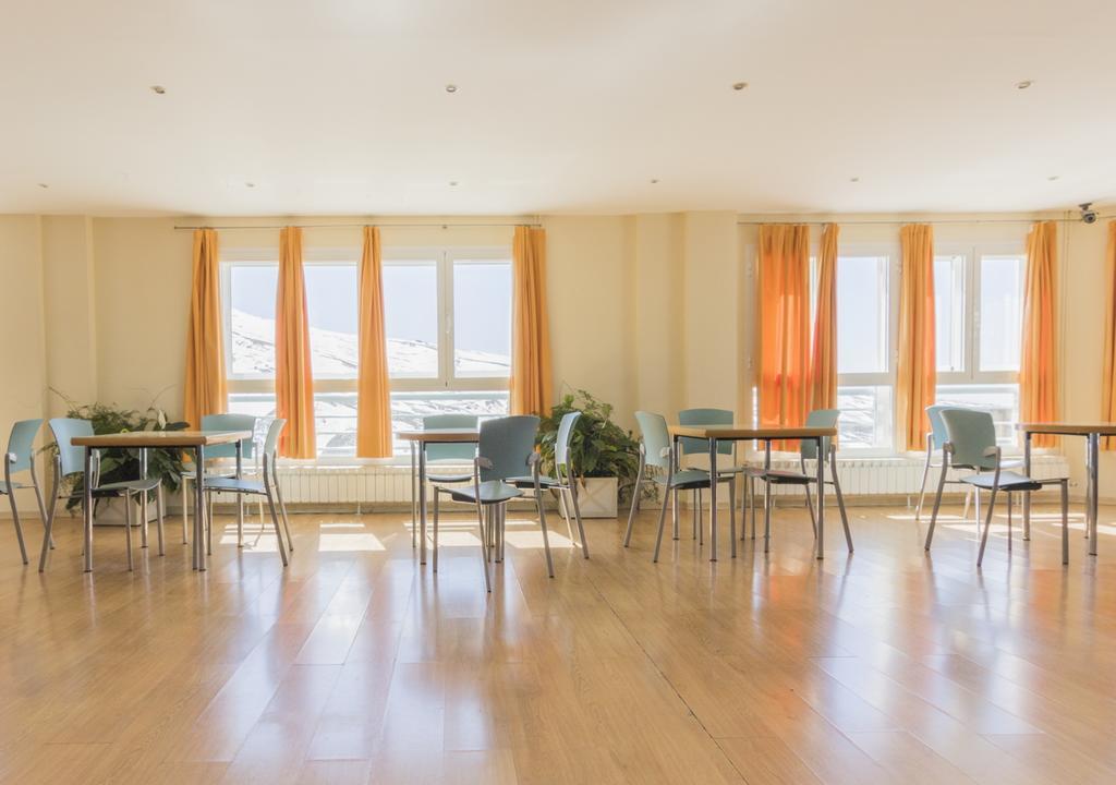 Albergue Inturjoven เซียร์ราเนบาดา ภายนอก รูปภาพ