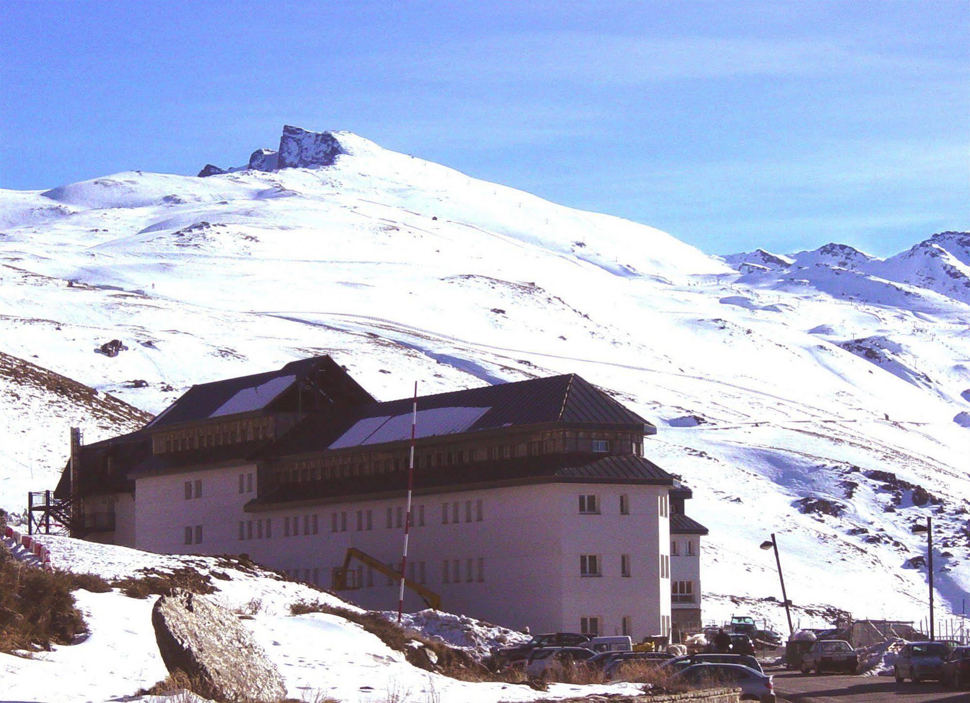 Albergue Inturjoven เซียร์ราเนบาดา ภายนอก รูปภาพ