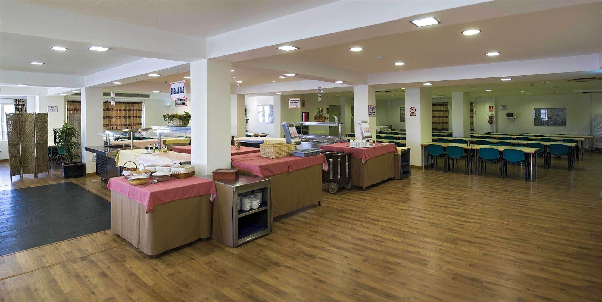Albergue Inturjoven เซียร์ราเนบาดา ภายนอก รูปภาพ