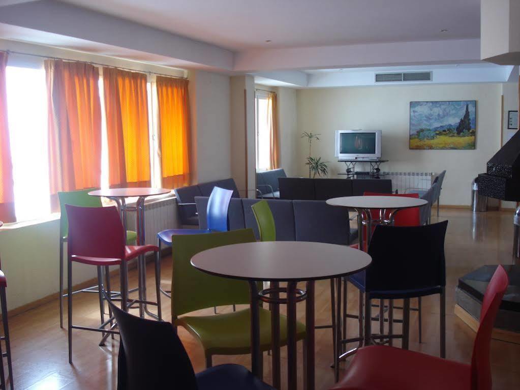 Albergue Inturjoven เซียร์ราเนบาดา ภายนอก รูปภาพ