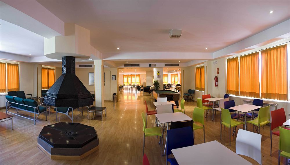 Albergue Inturjoven เซียร์ราเนบาดา ภายนอก รูปภาพ